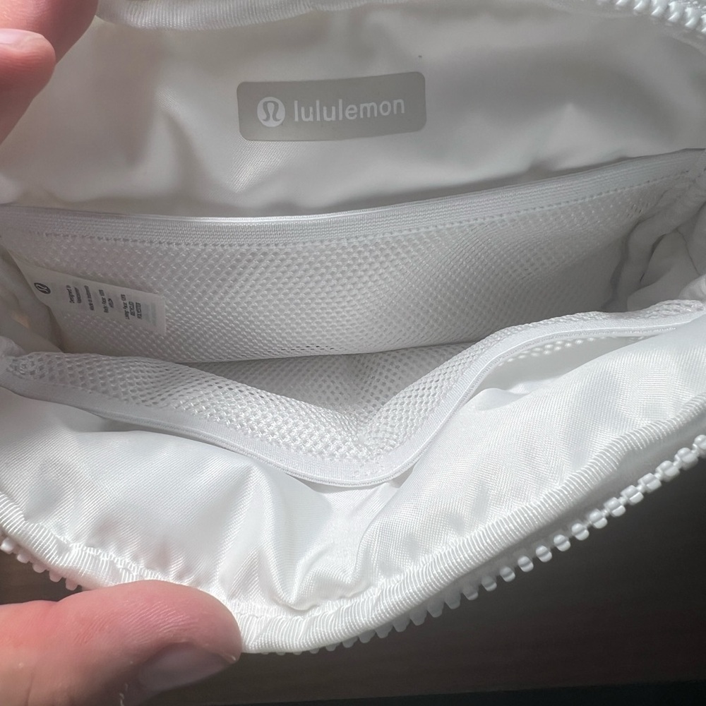 Lululemon Athletica White Quilted Shoulder Bag - Picture 6 of 7